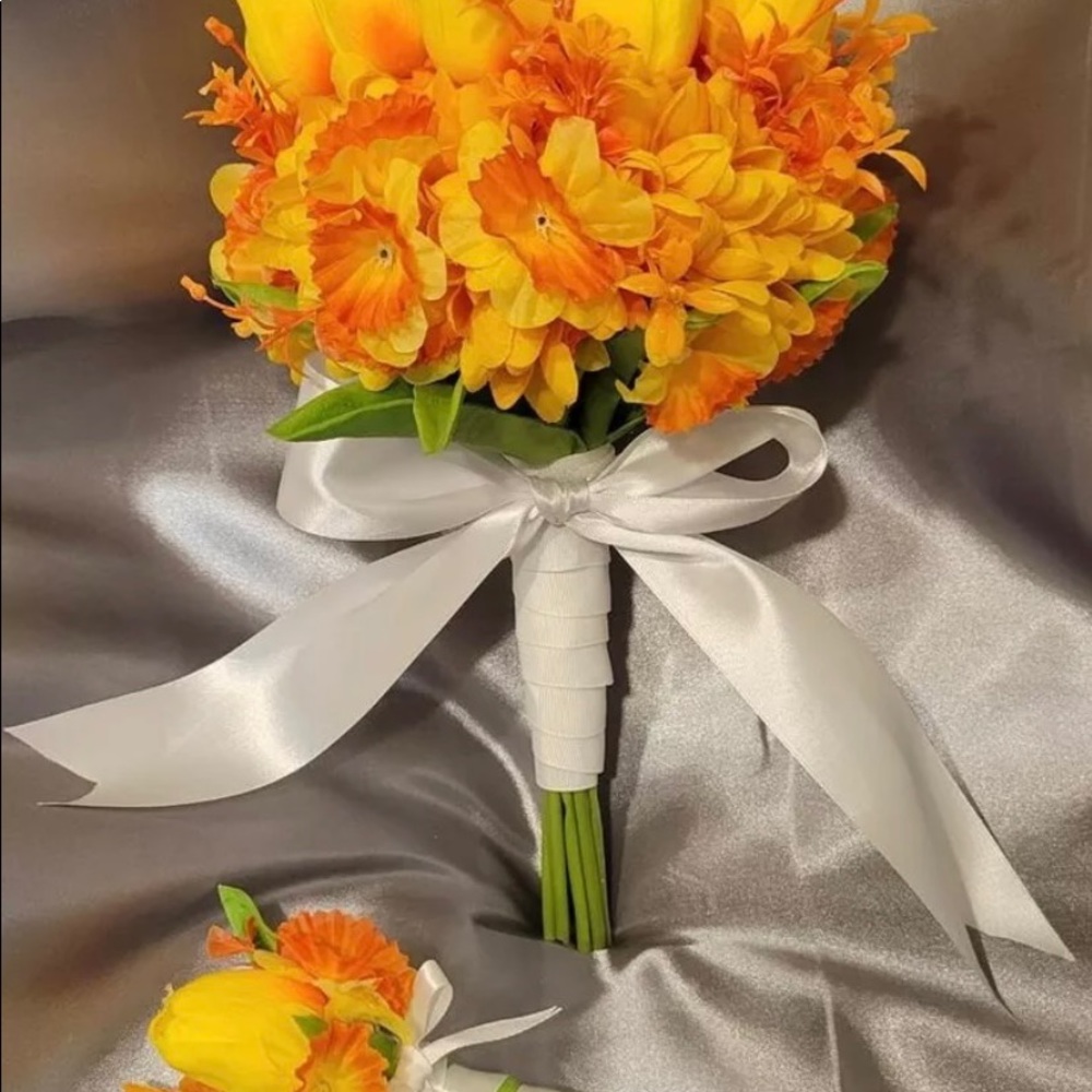 BRIDE WEDDING BOUQUET AND GROOM BOUTONNIERE SET